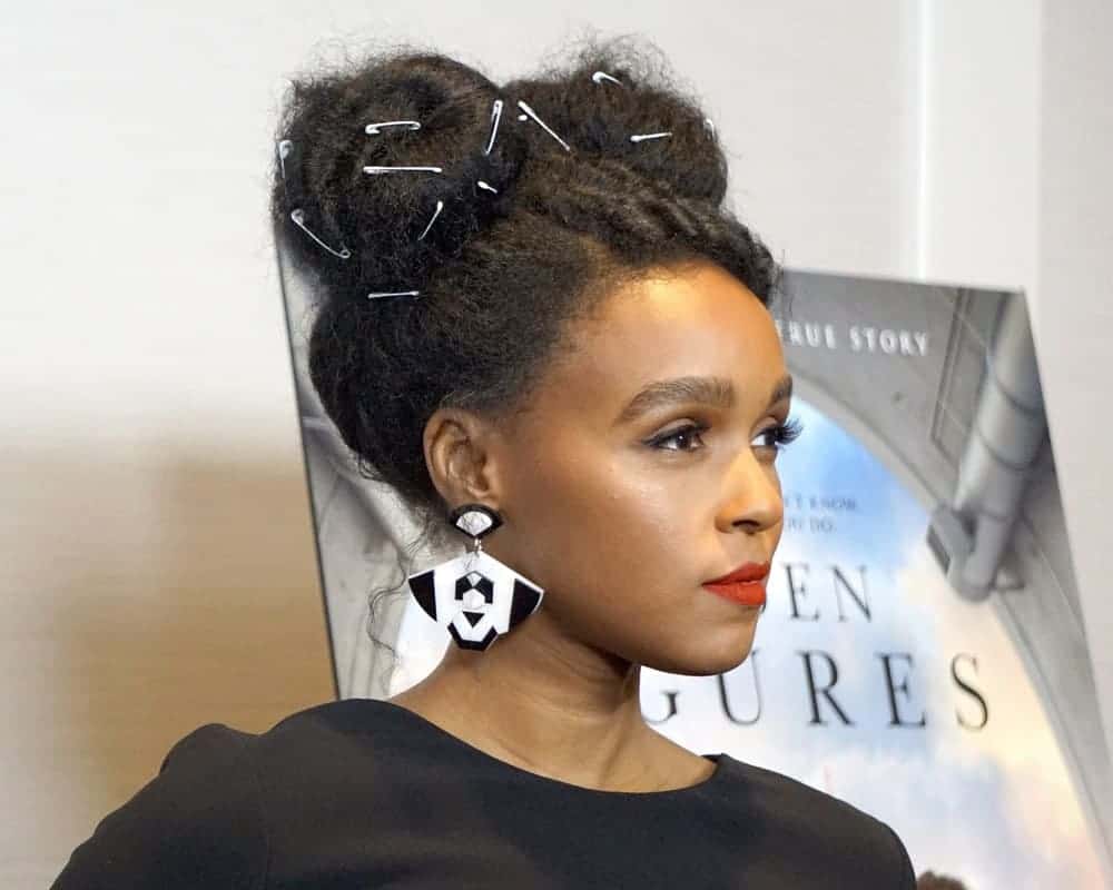Singer Janelle Monae, a curly girl that's proud of her natural kinks, is wearing her long hair in mini buns.