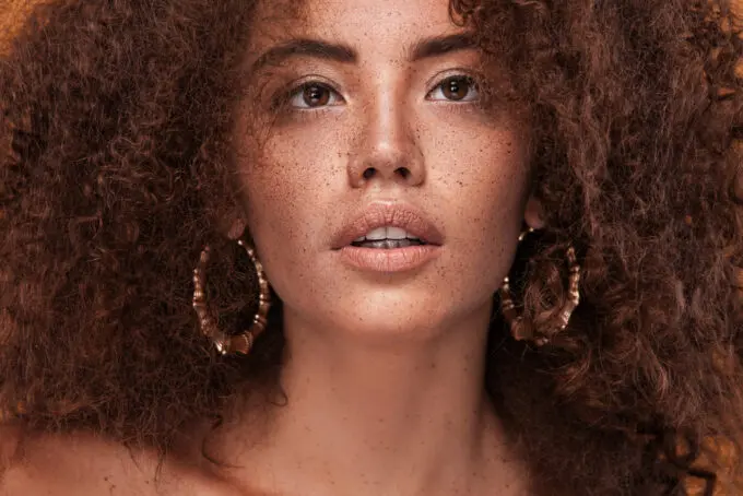 Does Hairspray Expire? What Is the Shelf Life of Hair Spray? 1 A cute black girl that used expired olive oil on her hair regularly, causing hair follicle damage.