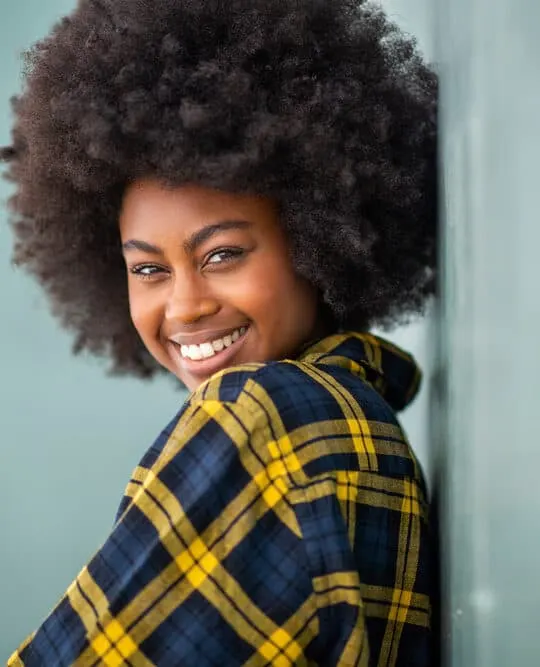 Black lady with kinky curly hair strands