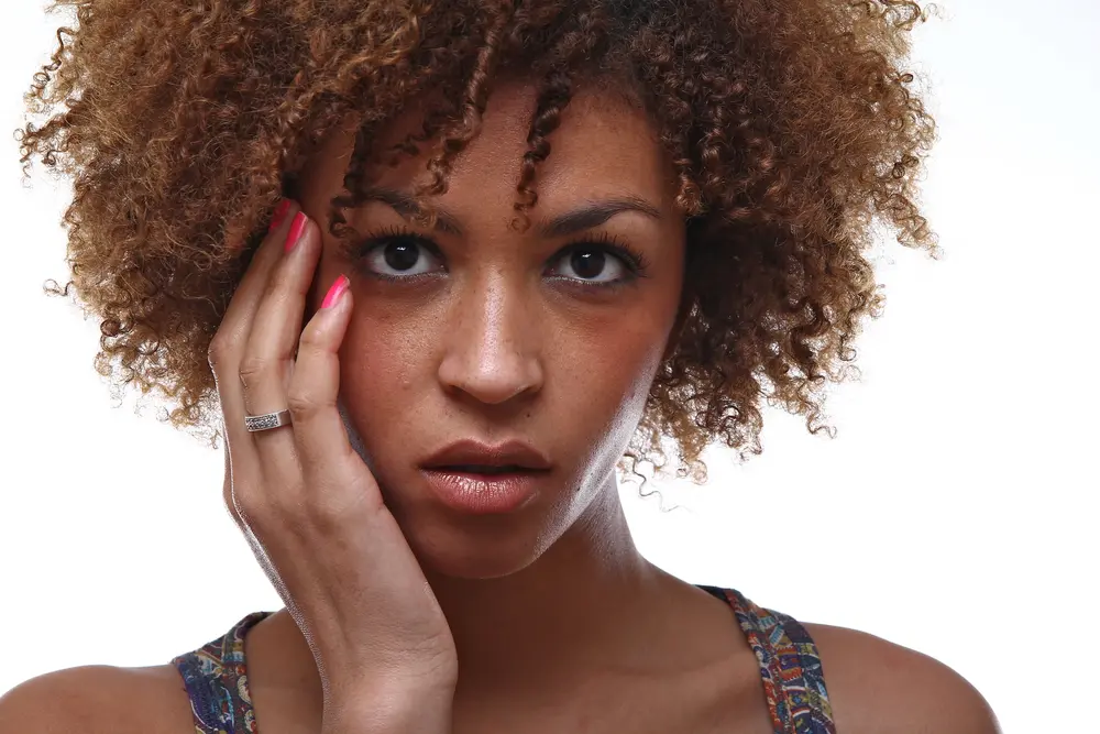 The Best Types of Hair Clips for Women with Naturally Curly Hair (and Other Hair Types) 5 Black girl with ombre curly hair looking into the camera/