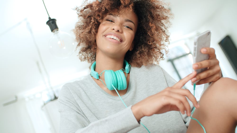 Black girl searching for how to fix headphone hair on her iPhone