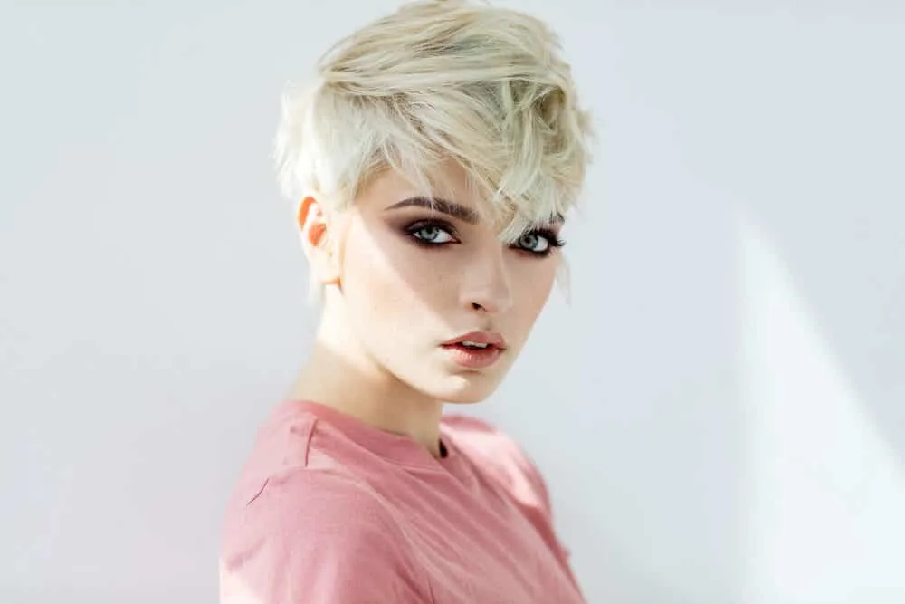 How Long Should I Leave Wella T18 Toner in My Hair? 1 Cute white girl with bleached blonde hair with light yellow tones.
