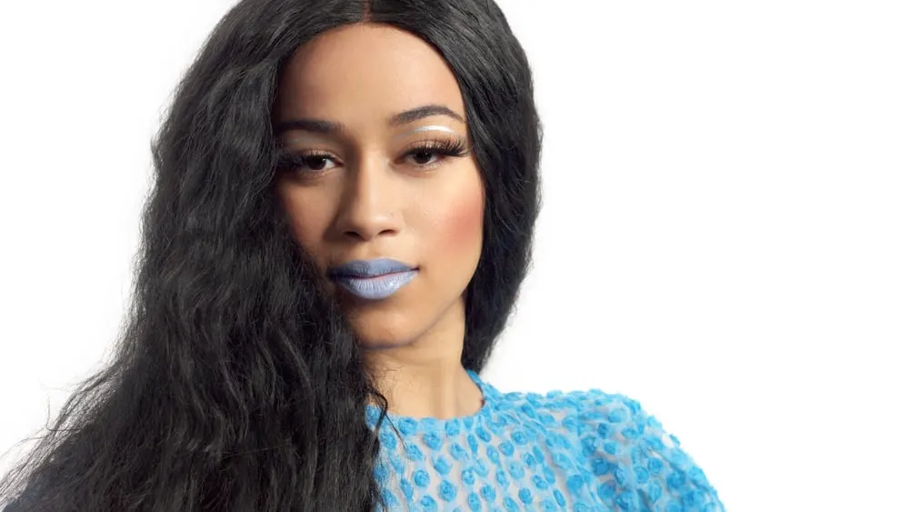 How To Do Quick Weave Hairstyles: Step-by-Step DIY Guide 4 Black girl wearing a low-maintenance, traditional sew-in weave hairstyle.