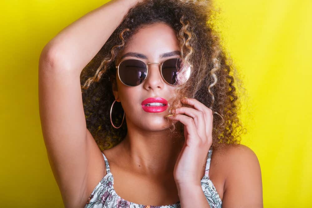 Afro-Latin female with wavy or curly hair strands throughout her natural texture