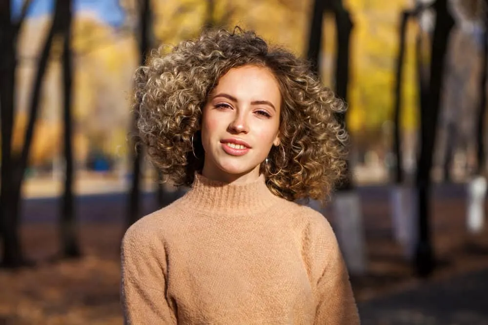 How To Do a Beach Wave Perm at Home With Our DIY Beginners Guide 2 A beautiful white woman on a fall day wearing beachy waves