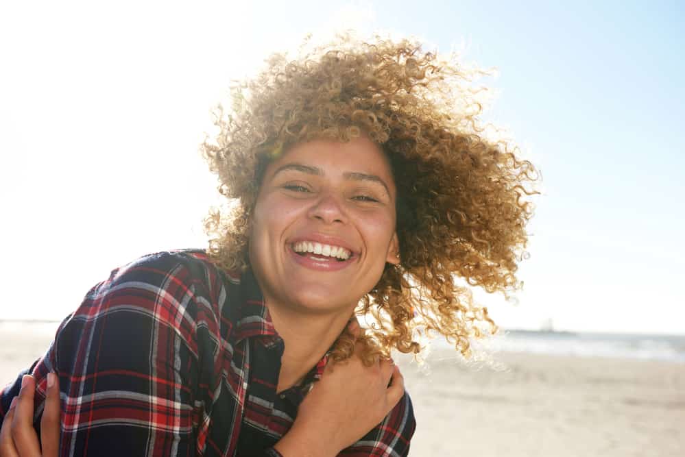 Lady with type 3a curls after using a high-quality hair toner and purple shampoo