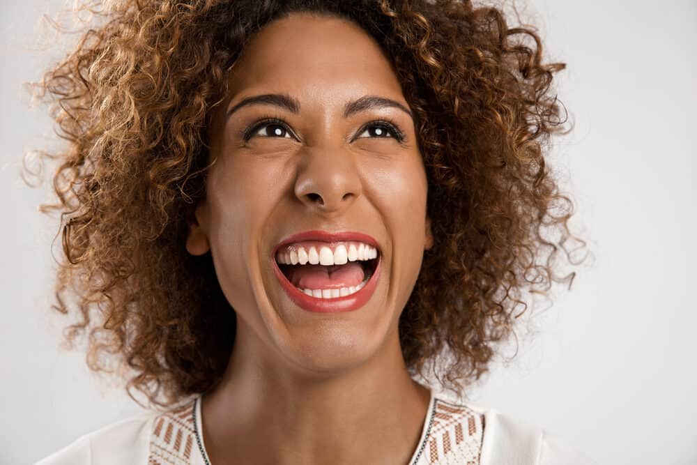 African American woman wearing an air-dried wig in perfect condition with a big smile on her face