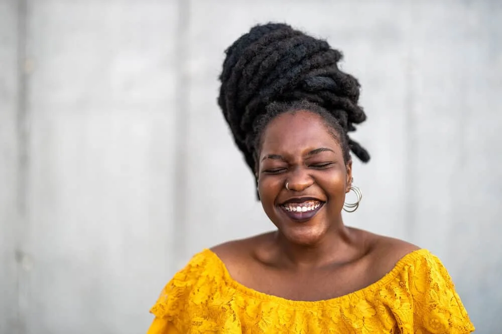 How Long Does It Take To Grow Dreads to Your Shoulders From Short Hair? 9 Black lady laughing as the photographer cracks a joke