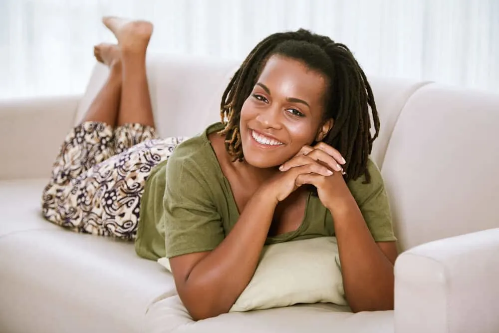 How to Bleach Dreads Without Damage at Home: Beginners Guide 8 Beautiful smiling woman with brushable hair on top of her head and dreads on the back