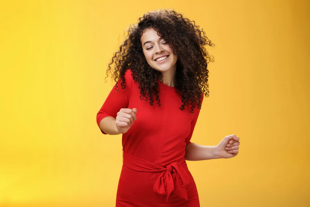 When Can I Wash My Hair After a Perm? What Happens if You Wash It Too Early? 5 A Cute white girl with naturally straight hair that's been permed with a chemical treatment.