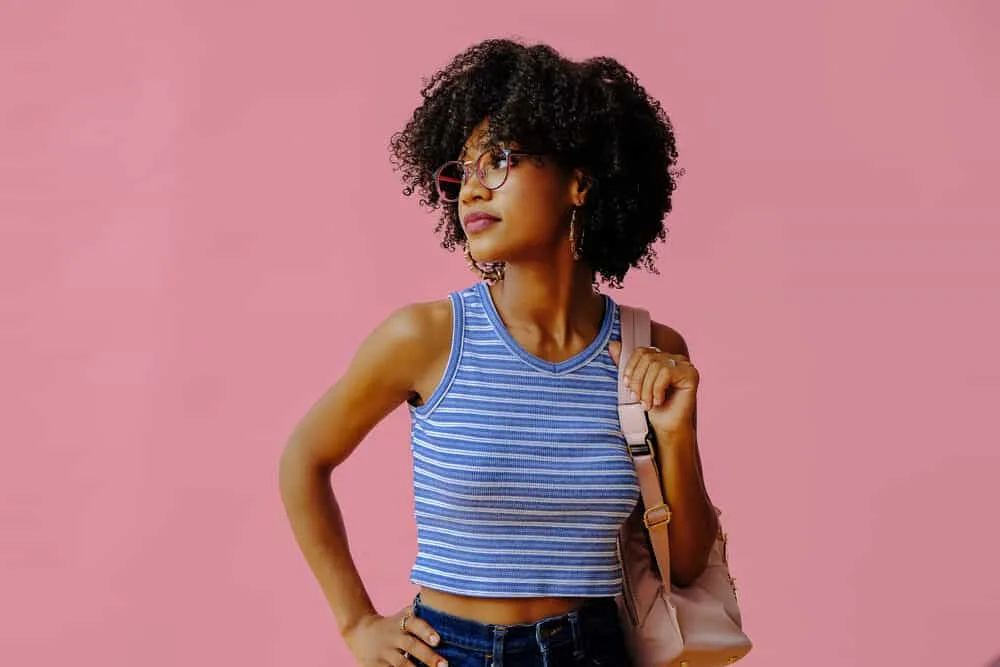 How Much Does Hair Weigh? How Can You Weigh Your Hair 6 African American woman with light brown, caramel skin wearing naturally kinky hair follicles.