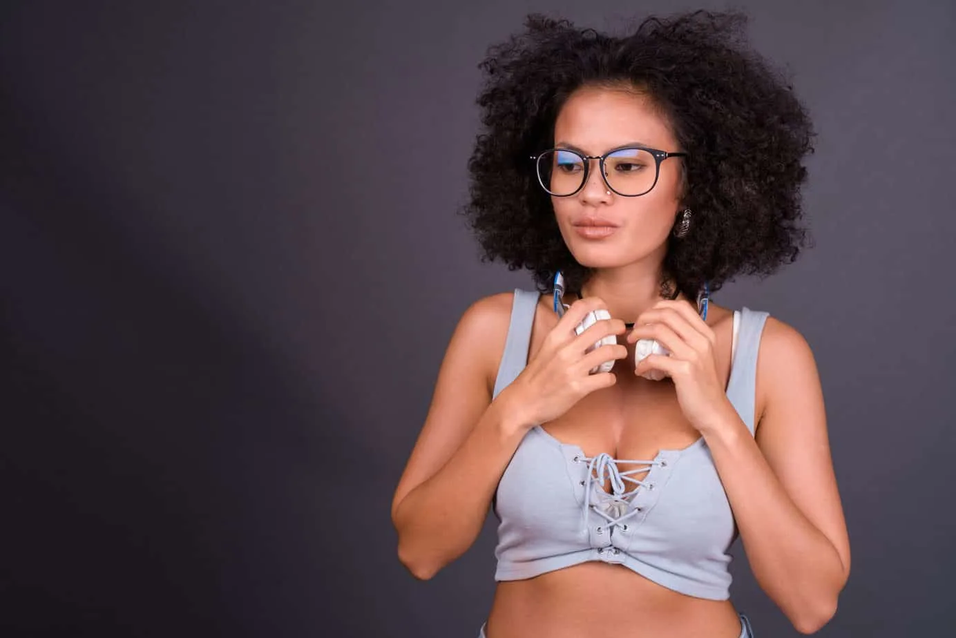 How Long Does It Take For Roots To Grow Out: Growing Out Natural Hair Color 6 A multi-ethnic lady that keeps her longer hair healthy by using a good quality shampoo and regular monthly trims.