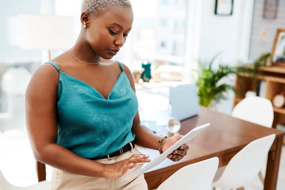 Black woman wearing a short hairstyle with an interesting shaved design that's all the rage.