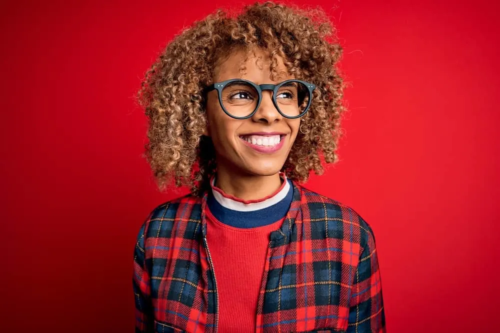 Does Bleaching Your Hair Make It Thinner? Can You Fix Thinning? 3 A female with previously bleached hair is concerned due to having split ends and her thick hair falling out.