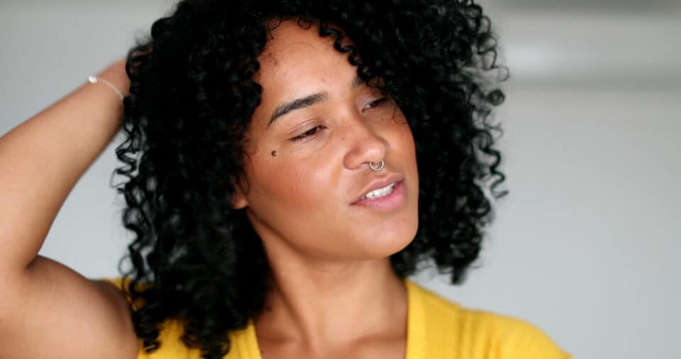 How to Put on a DIY on Curly & Straight Hair