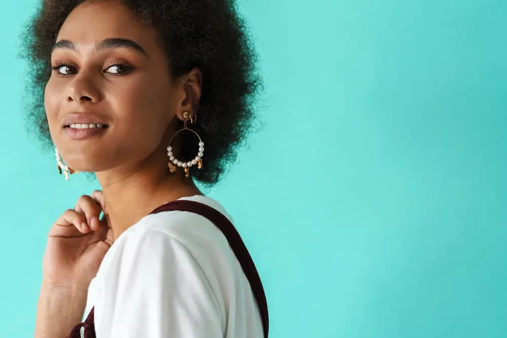 Why Won’t My Hair Take Color? How to Fix the Problem 4 Light skinned adult female with dyed hair after using a sulfate-free shampoo and deep conditioning.