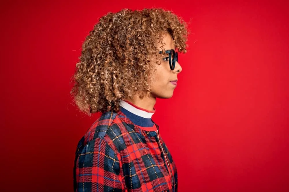 Does Bleaching Your Hair Make It Thinner? Can You Fix Thinning? 2 African female with short hair wondering why her bleached hair grows slower after several bleaching sessions.