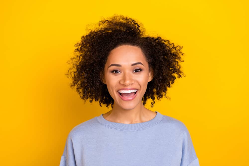 An attractive light-skinned African female from Birmingham, wearing Cardi's blended hair mask.