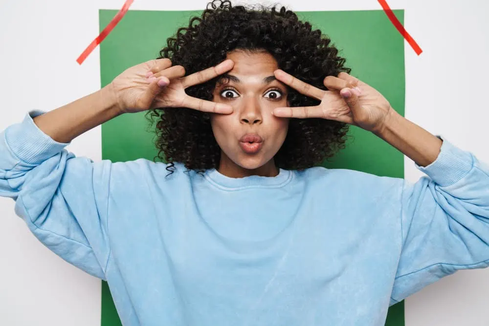 Does Olaplex Help With Dandruff? Will Olaplex Help Dry Scalp? 2 A young black girl with thin hair and curly hair follicles was suffering from oily dandruff before using Olaplex shampoo.