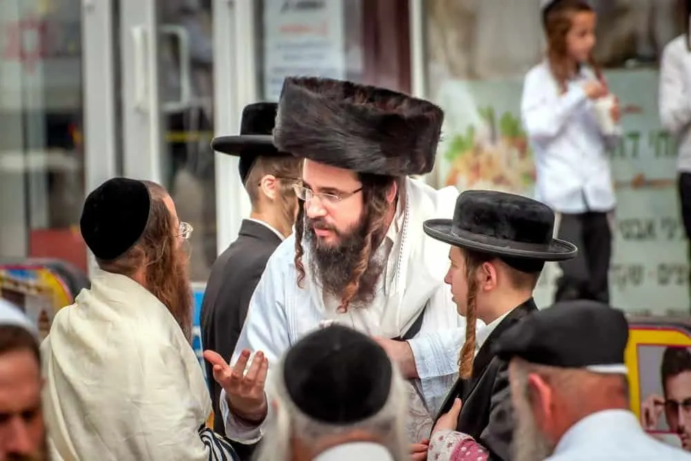 Why Do Jewish People Have Curls? What Do the Curls Mean? 7 Ultra-orthodox men and Jewish Ashkenazi women discussed actual or perceived markers of medieval anti-Semitism.