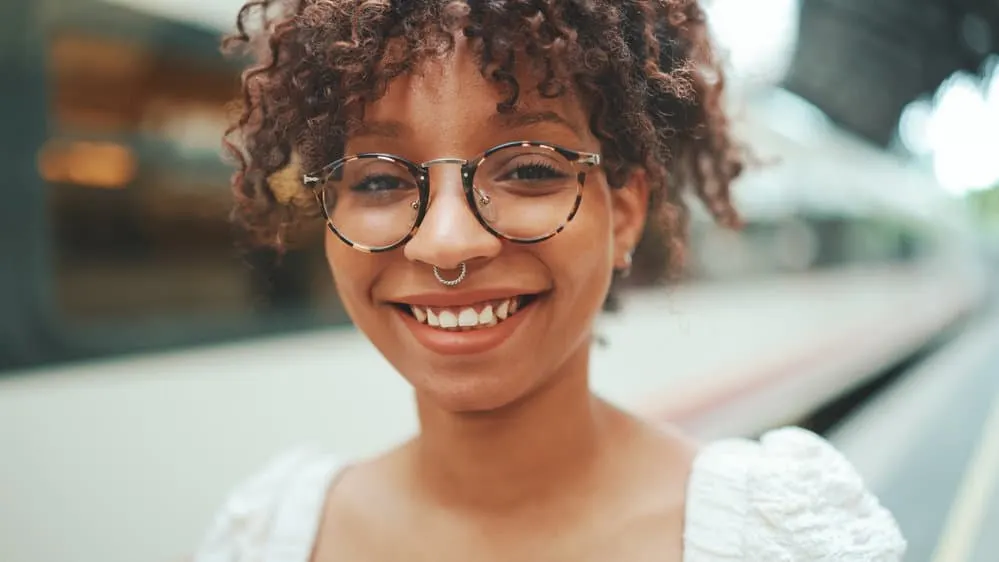 Why Was My Hair Curly When I Was Younger and Now It’s Straight? 1 A black female with wavy hair after using the Curly Girl Method had very straight hair as a child (e.g. baby hair).
