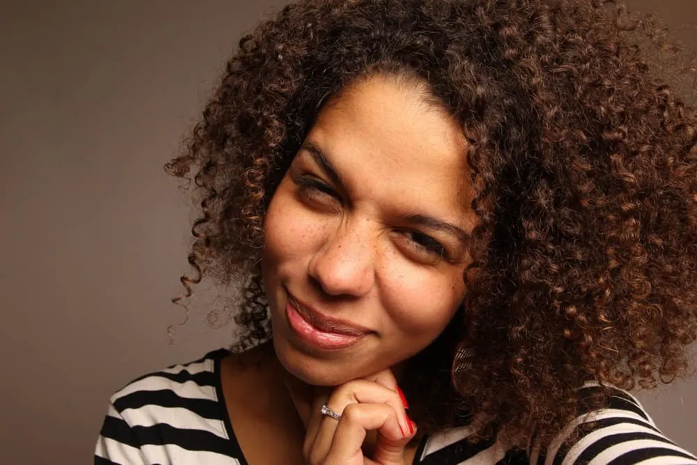How Long Can You Keep Mixed Hair Dye? Can You Save Leftovers? 3 A black girl that's starting to see a gray hair or two is planning to use an old hair dye to color her curls light blonde.