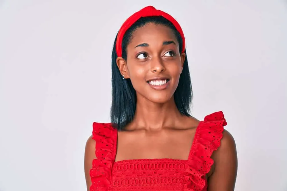 What Happens If You Don't Rinse Out a Brazilian Blowout? 6 A dark-skinned black girl after using straight hair products that keep her hair hydrated and frizz-free.