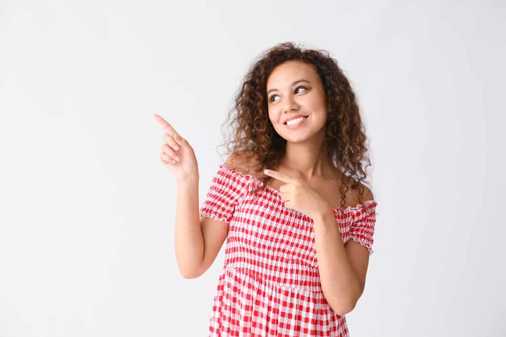 A black female with a 3B hair type, according to a particular hair typing system is embracing the natural hair community.