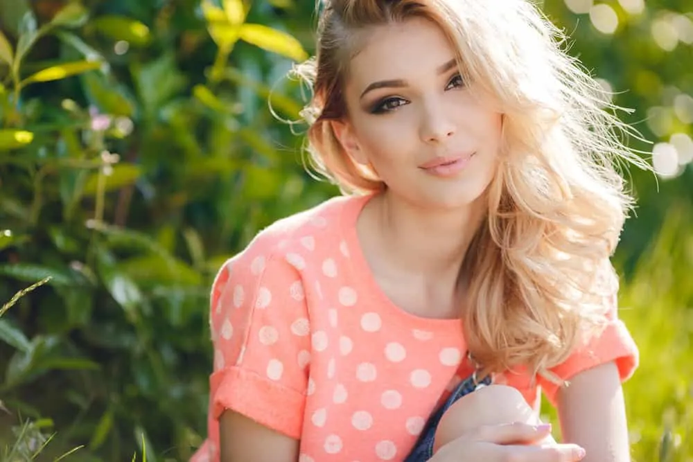 Dyeing Brown Hair Blonde Without Bleach: DIY Step-by-Step 8 A white female with dry hair has a 2C hair type on her ombre hairdo - that's dark underneath and a lighter color on top.
