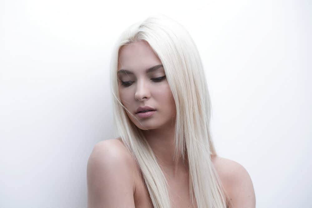 A blonde woman with a platinum hair color after leaving a good hair salon to enhance the quality of the coloring.