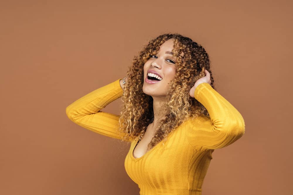 How to Fix Uneven Bleached Hair at Home: DIY Step-by-Step 1 African American female with unevenly bleached hair showing very dark hair and light brown hair tones.