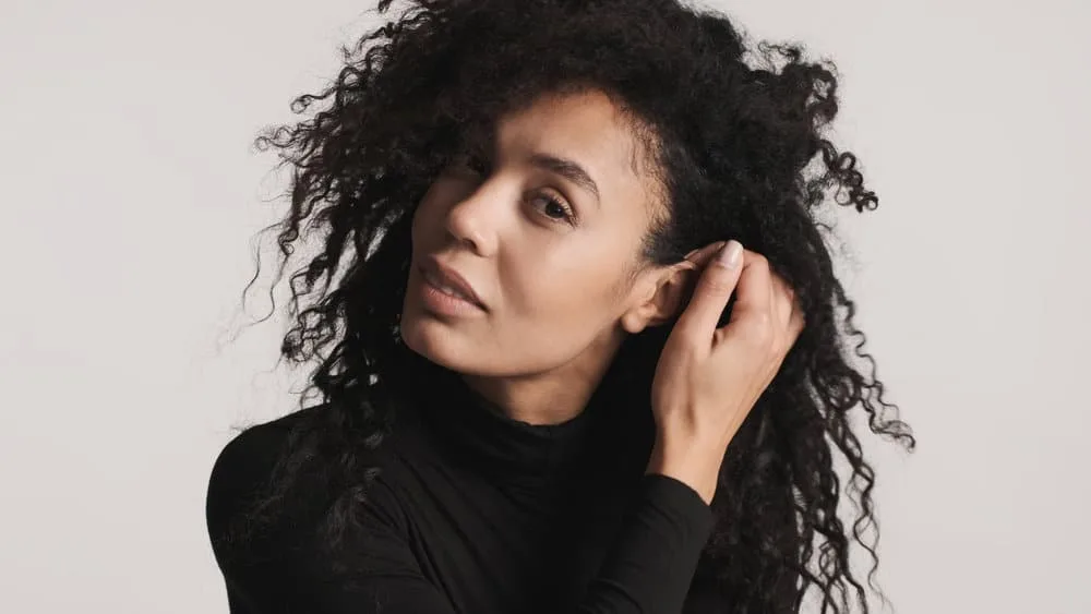 How to Thin Out Hair With and Without Thinning Shears 1 A gorgeous African female with thick locks on a 4A hair texture used hair thinning scissors to create thinner ends.
