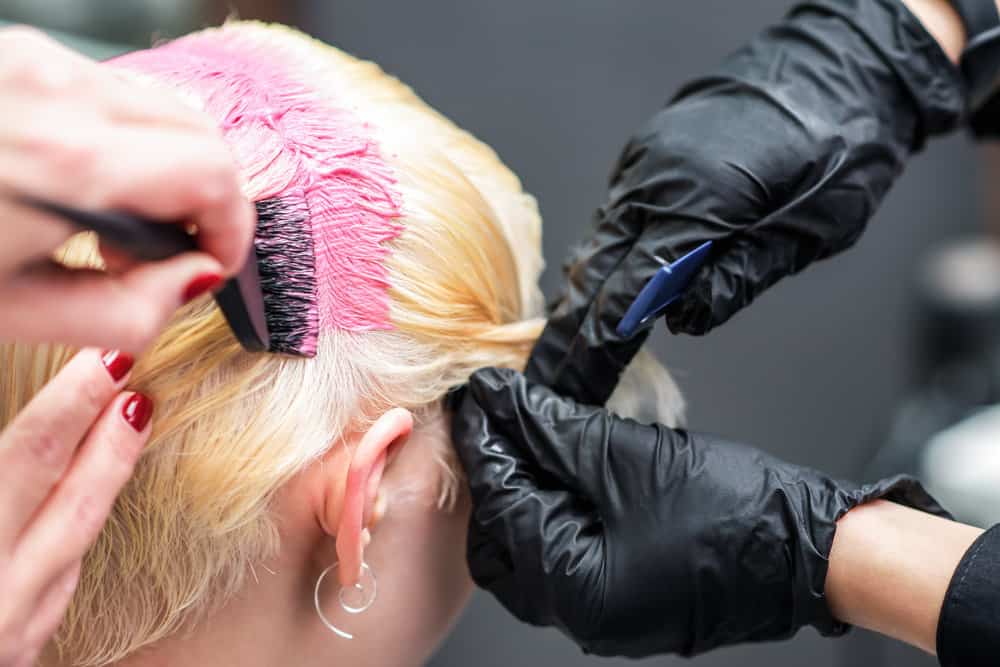 A local hairdresser in Birmingham, Alabama, conducts a professional dye removal to prevent hair color stains.