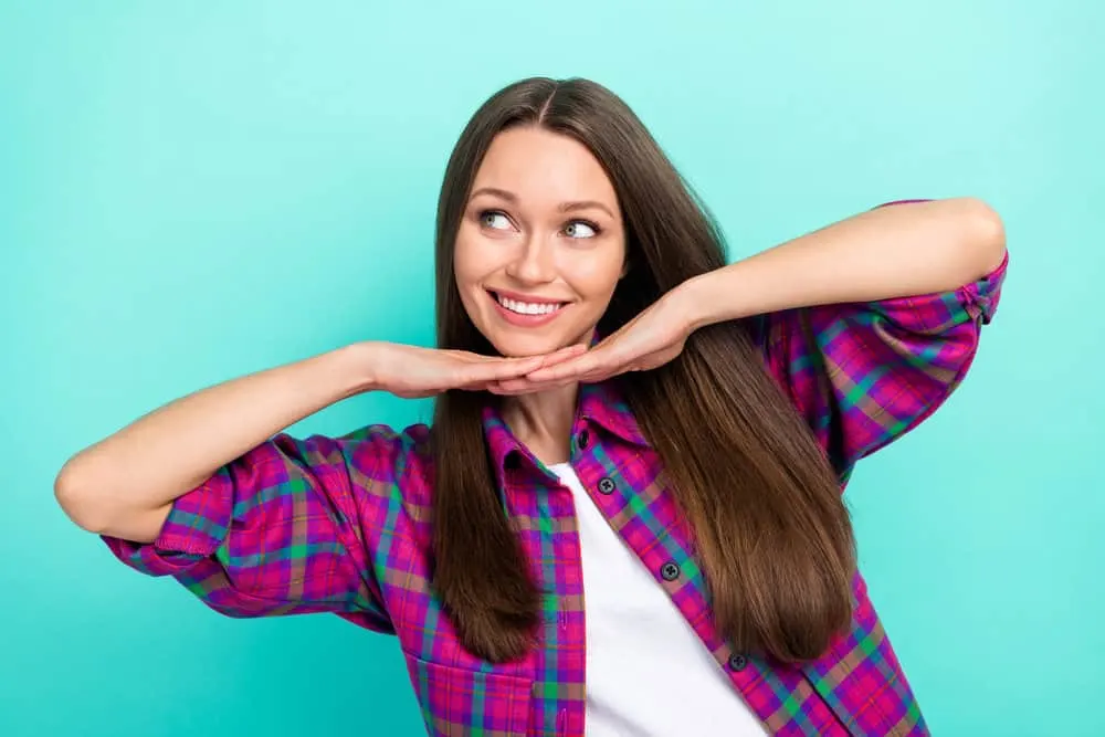 What Is 1C Hair? How To Take Care of It, Styles, and Products 7 A long-haired lady with a naturally tousled texture wearing her loose curls in a wash-and-go hairdo.