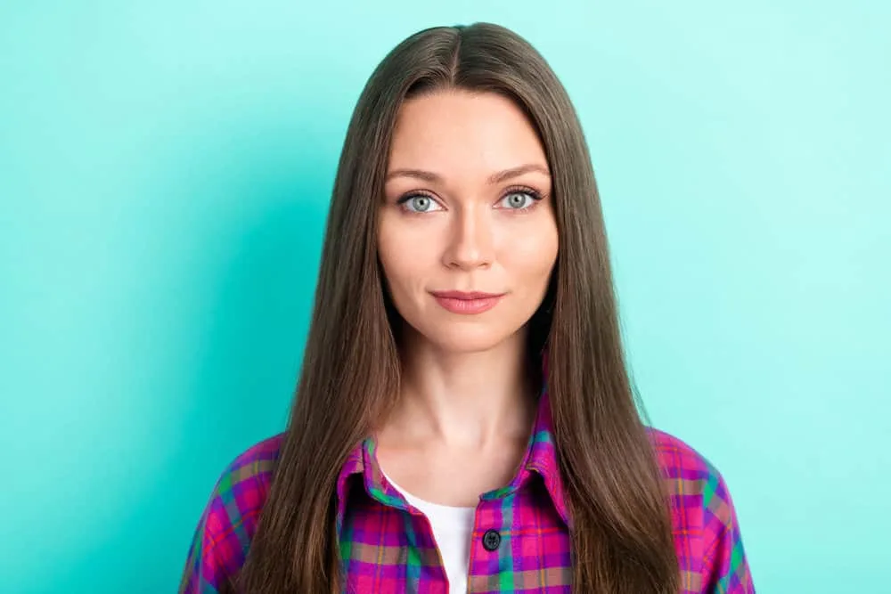 What Is 1C Hair? How To Take Care of It, Styles, and Products 2 An attractive lady with dry hair posing for a photo after using heat styling tools to dry her wet hair.