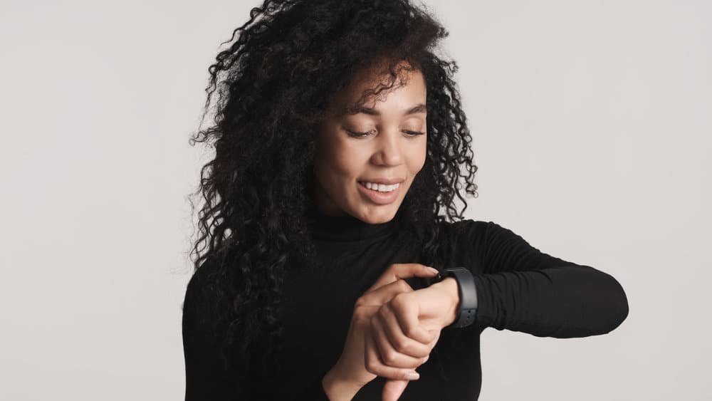 A young lady with medium hair thickness wearing a layered cut that keeps her hair healthy with anti-frizz products.