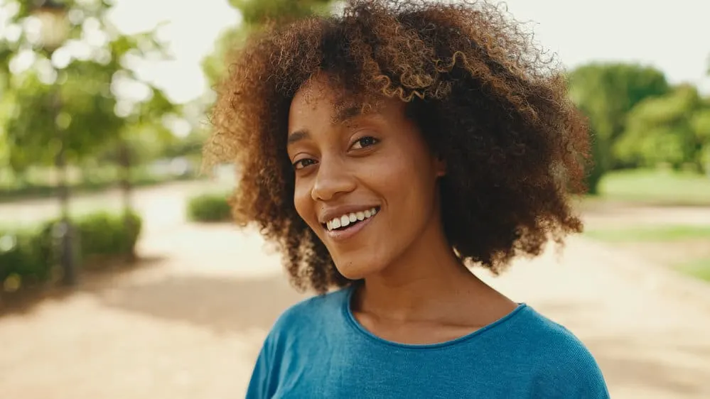 Crinkly Hair: Why Are Some of My Hair Strands Crinkly? 2 Light-skinned black girl with porous hair styled with a hair dryer and olive oil to make her hair shiny.