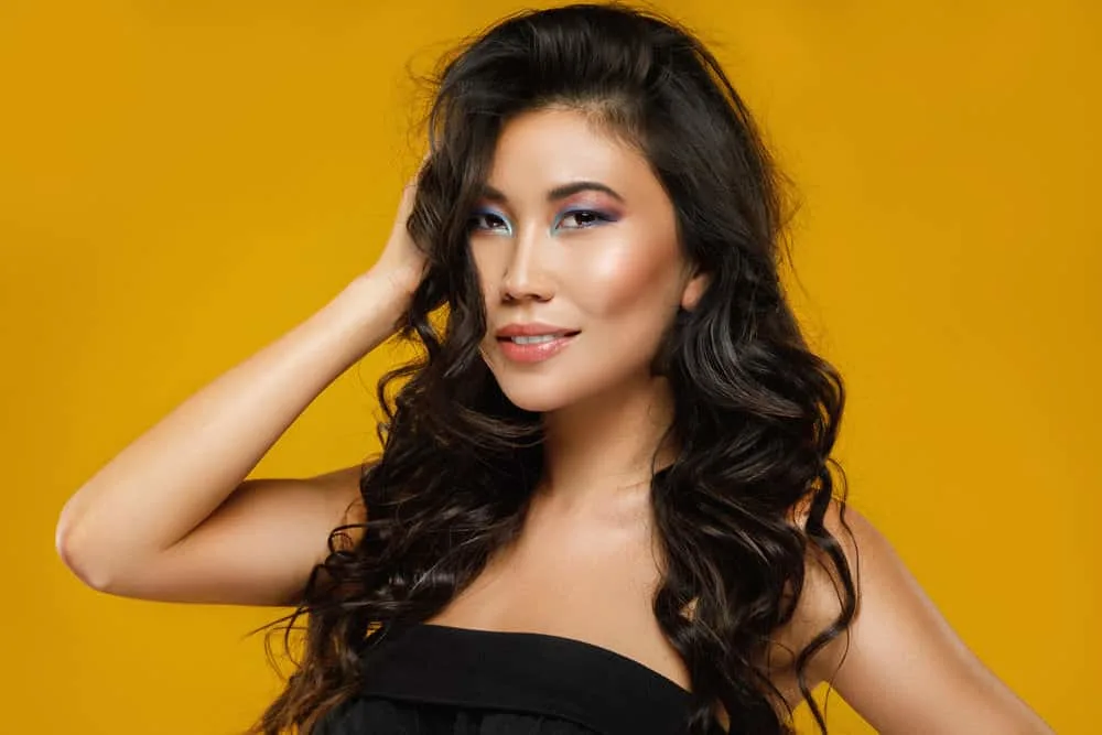 23 Best Hairstyles for Asian Women With Short, Medium & Long Hair 28 A cute female wearing a style that's popular among Asian ladies - a curly hairdo created with flexi-rods.