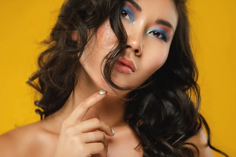 23 Best Hairstyles for Asian Women With Short, Medium & Long Hair 1 A young female with a common Asian hair type ("fine hair") with loose waves on her naturally silky strands.