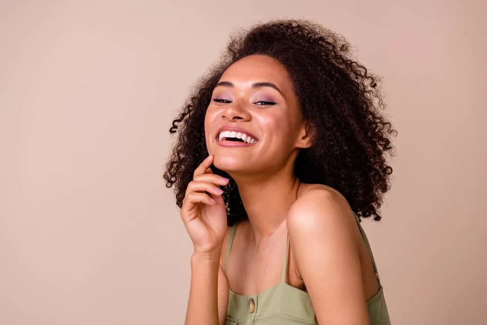 How Long Does Arctic Fox Last? How to Make It Last Longer 2 A cute young black girl with dyed hair faded with cold water following just a few washes with clarifying shampoo.