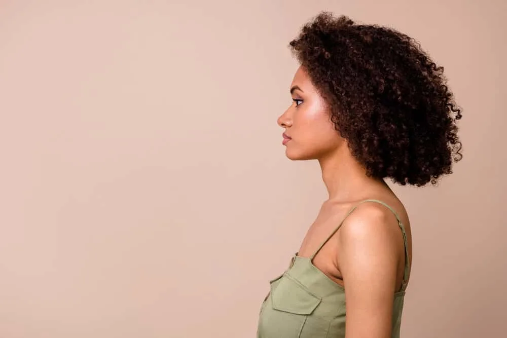 How Long Does Arctic Fox Last? How to Make It Last Longer 6 A young lady with brown vibrant hair fades nicely after washing it with a regular moisturizing shampoo.