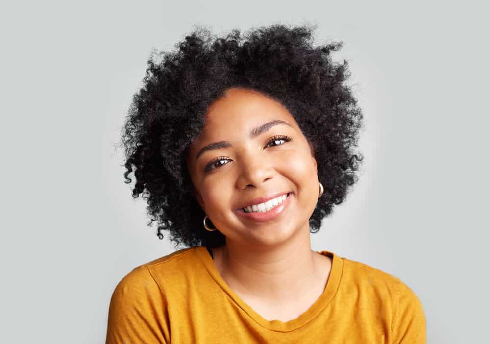 A black woman with hair shaft and clogged skin pores from use hair gel that wasn't made for sensitive skin.