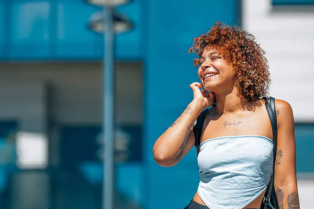 Can You Dye Your Hair Right After Bleaching It? What Happens? 1 A young black girl, after bleaching and dyeing hair immediately, the chemical processes caused brittle hair.