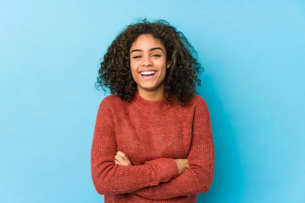How Often Should I Use Conditioner on My Hair in a Week? 6 An African American female used conditioner to gently massage her hair and scalp to encourage hair growth.