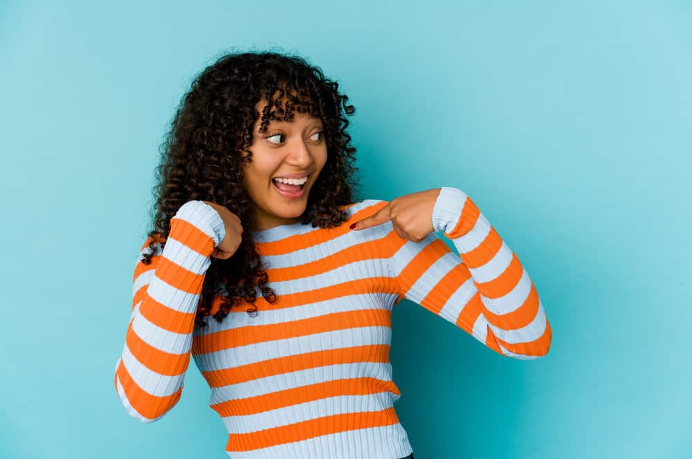 A young African American female with a scalp smell caused by excessive sweating from her sebaceous glands.