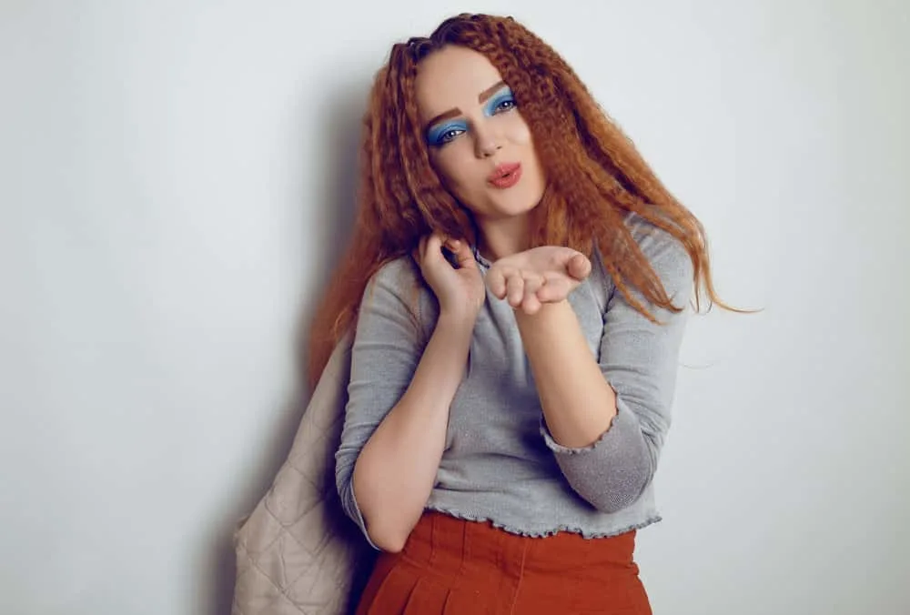 How to Crimp Hair With and Without a Crimper: Step-By-Step 4 A girl with a 1C hair type has her hair hanging down while wearing a naturally curly style once worn by Kim Kardashian.