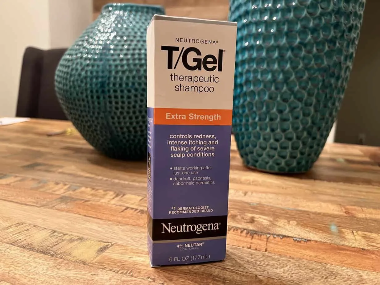 TGel vs. TSal: Difference Between Neutrogena T/Gel and T/Sal 2 Close-up of T/Gel shampoo - a dandruff treatment shampoo - which also helps protect against mild psoriasis.