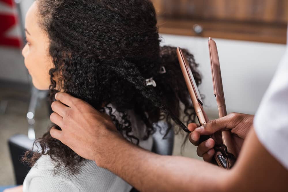 A black woman uses the golden rule to ensure that she's tipping her hairstylist correctly.