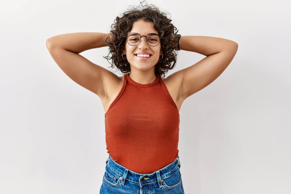 Hispanic woman with natural hair wearing a wash-n-go style common for ladies with Native American backgrounds.