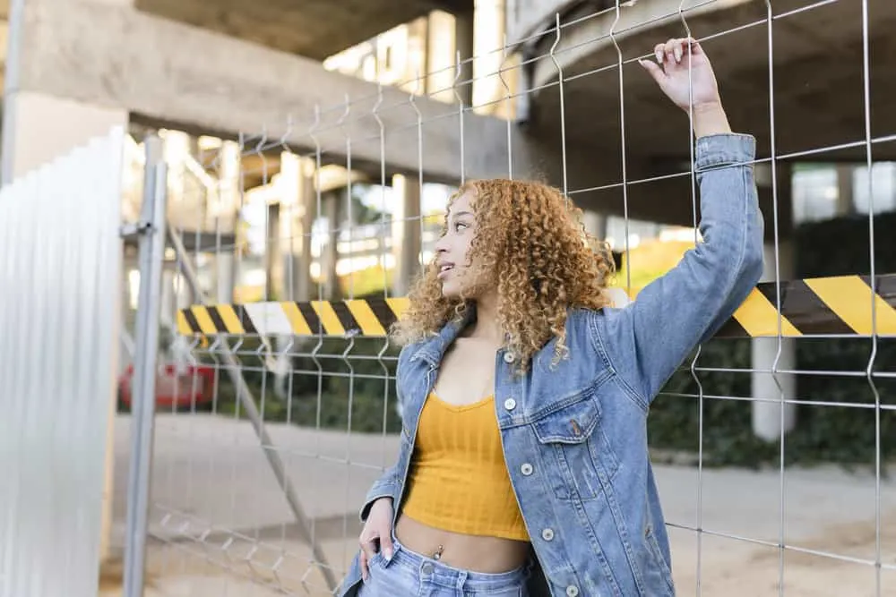15 Cute Birthday Hairstyles for White and Black Girls 24 A breathtaking woman with luscious curls carefully coiffed into a stunning birthday hairstyle on an ombré hairdo.